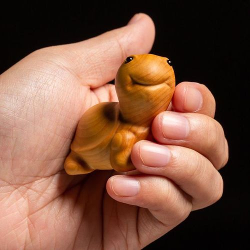 掌中灵物 黄杨木雕小乌龟，案头案尾把玩的招财雅趣